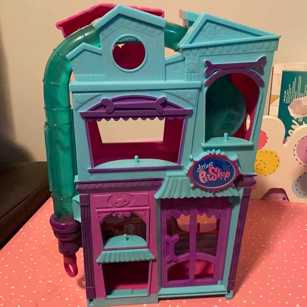Littlest pet shop set